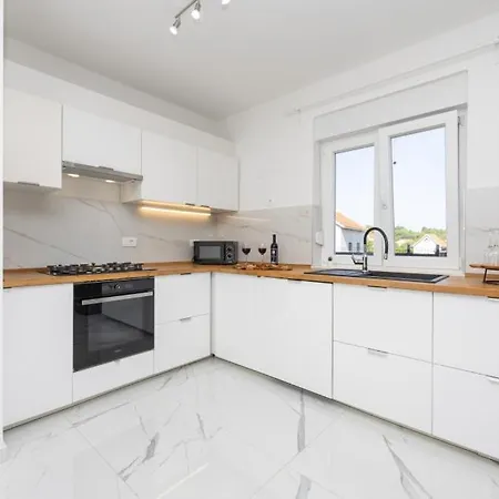 Ivan By Guide * Primorski Dolac