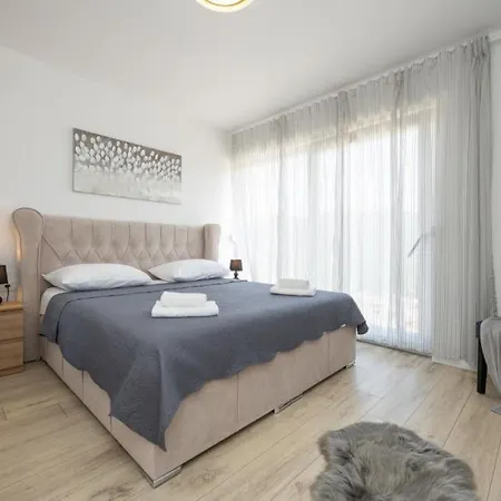 Ivan By Guide * Primorski Dolac