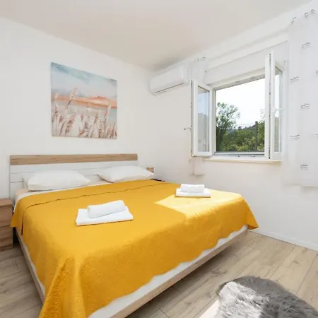 Ivan By Guide Primorski Dolac