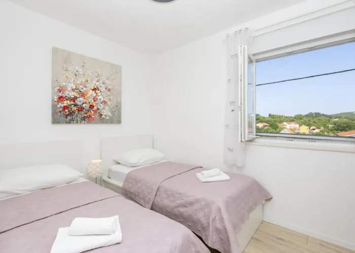 Ivan By Guide * Primorski Dolac