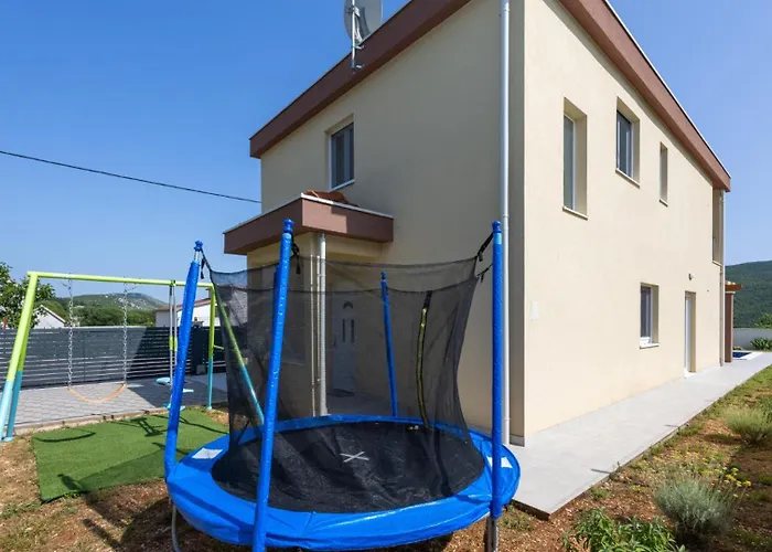 Ivan By Guide Villa *